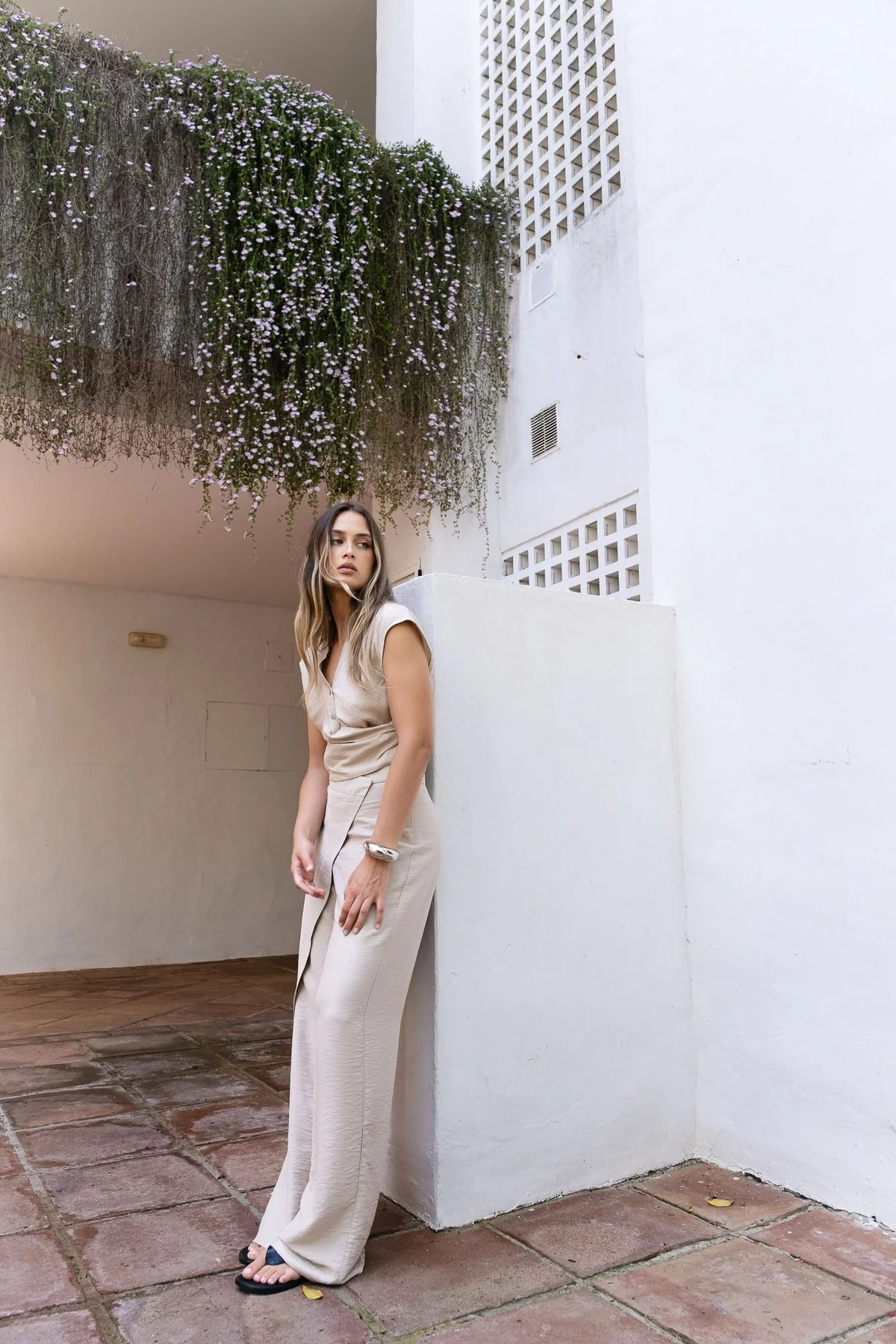 CONJUNTO SIMPLES COM CAMISA CRUZADA